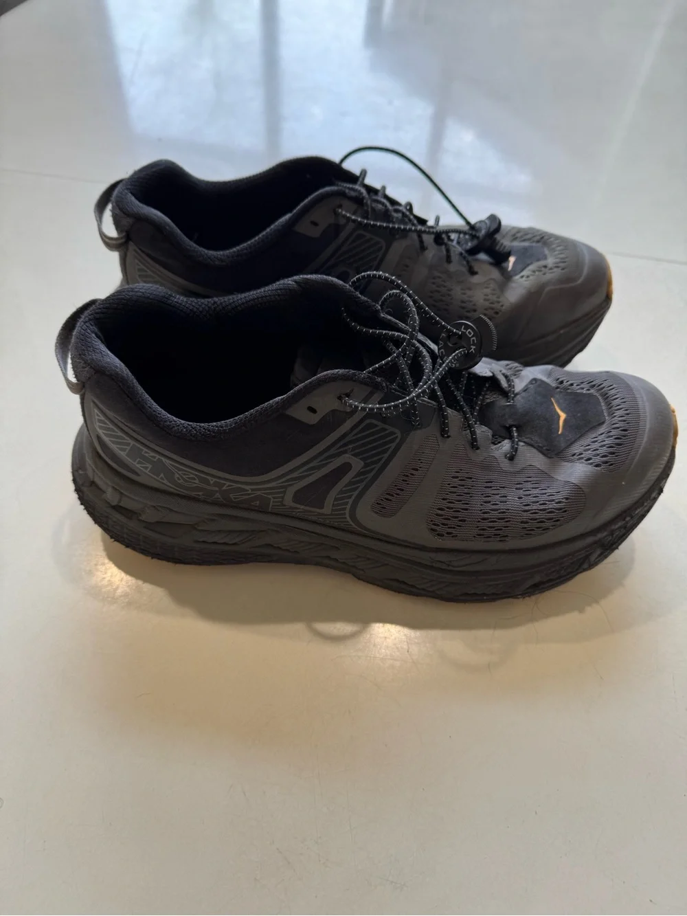 Hoka One One guc smoke